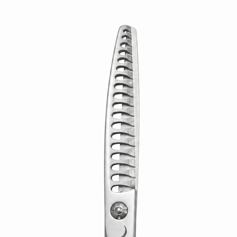 IWATSUKI 7.0 inch 18T curved serrated chunker detail view